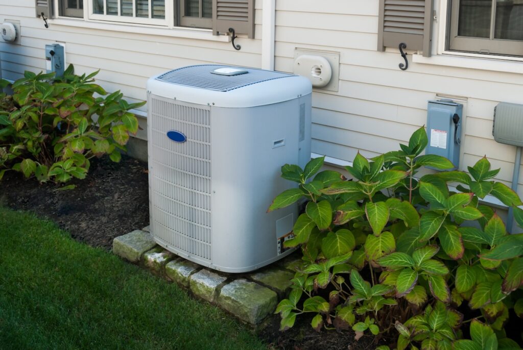 Heating and air conditioning inverter used to climatize a home central air installation